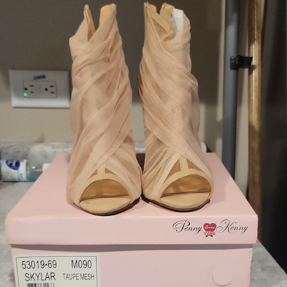 Penny Loves Kenny Women's Beige Mesh Heeled Boots